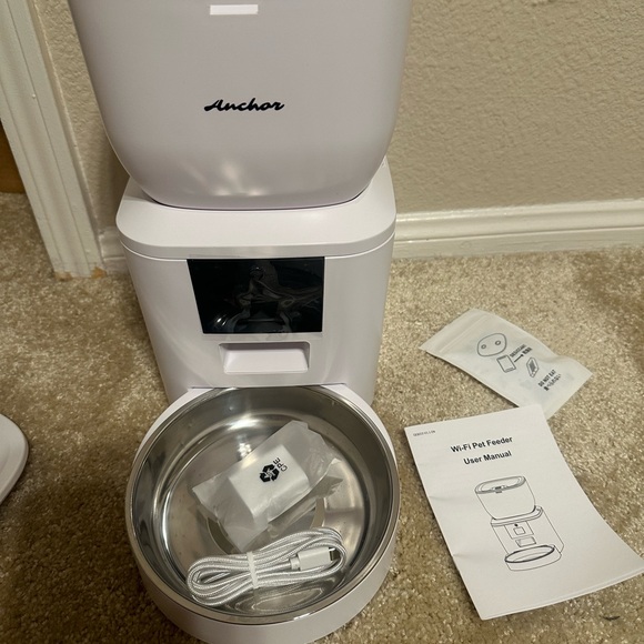 Anchor Automatic Dog Feeder - White and Silver - Picture 7 of 9